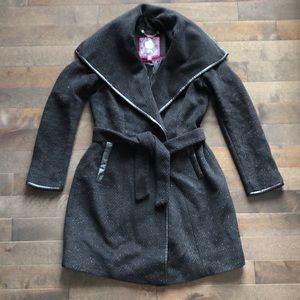Vince Camuto size M double breasted sparkle coat with belt & 2 way collar